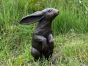 Kleiner Hase mit vielen Details aus Bronze mit brauner Patina