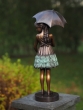 Bronzeskulptur Junge Sonja Mit Regenschirm von Hinten