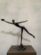 Bronzeskulptur "Balance 2" - modern auf Marmorsockel