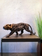 Bronzeskulptur Stehender Tiger mit einer braunen Patina 