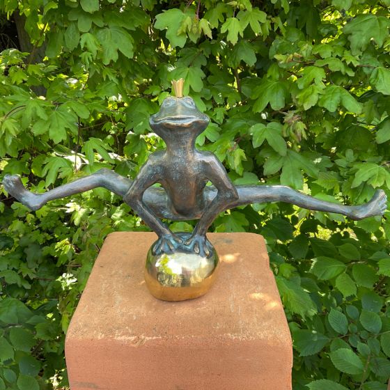 Bronzeskulptur "Froschkönig Dietmar" als Wasserspeier