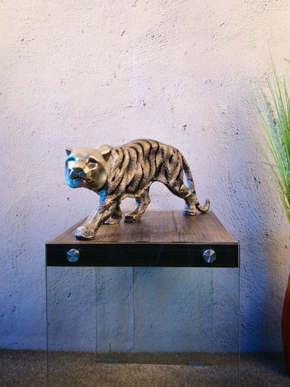 Bronzeskulptur Stehender Tiger mit einer Silbernen Patina