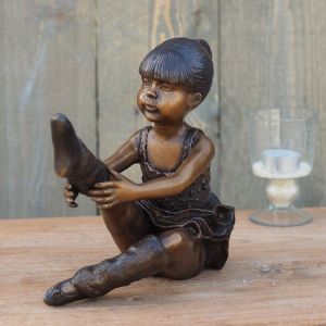 Bronzeskulptur "Sitzende Ballerina Chloe"