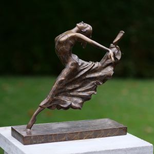 Bronzeskulptur Junge Tänzerin mit besonderer Patina auf Sockel 