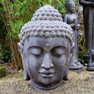 Buddhakopf aus Stein