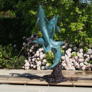 Bronzeskulptur "Drei Delfine" als Wasserspeier