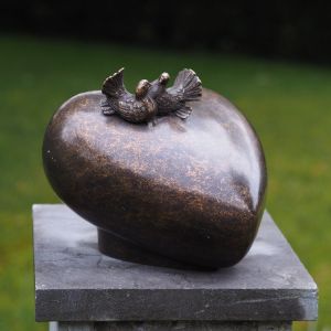 Bronze Urne "Herz mit Tauben"