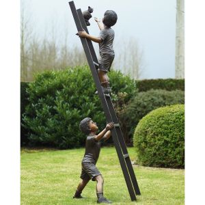 bronzefigur jungen Leiter