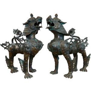 Freisteller der Bronzeskulptur "Chinesische Fu-Hunde"