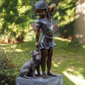 Bronzeskulptur "Mädchen Klara mit Hundewelpen"