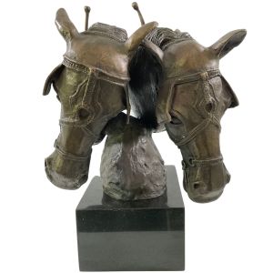 Bronzeskulptur "Pferdeköpfe" auf Marmorsockel