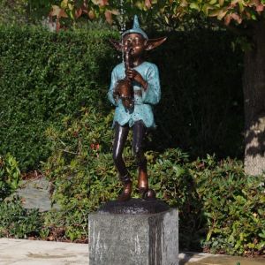 Bronzeskulptur "Kobold mit Saxophon" als Wasserspeier