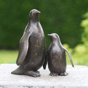 Bronzeskulptur "Pinguin mit Jungtier" modern