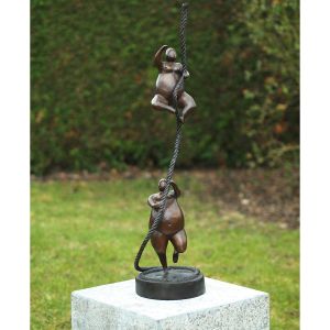 bronzefigur Frauen rund am seil