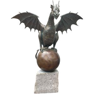 Bronzeskulptur "Drache Farina auf Kugel" als Wasserspeier auf Granit