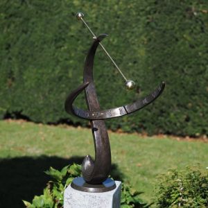 Bronzeskulptur "Moderne Sonnenuhr Welle"