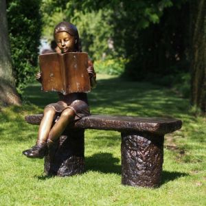 Bronzeskulptur "Gina mit Buch auf Bank"