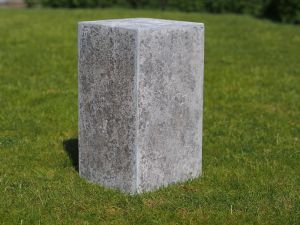 Granit-Säule - Sockel - mit glatter Oberfläche, 45x25x25