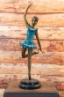 Bronzefigur Ballerina Amelie von vorne auf einem Marmorsockel
