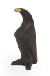 schwarze  Pinkwin Skulptur mit goldenem Schnabel
