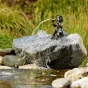 Wasserspeier Toni von Rottenecker aus Bronze auf Granitstein