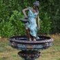 Gartenbrunnen Frau mit Krug aus Bronze