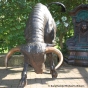 Bronzefigur Spanischer Stier mit brauner Patina von vorne 