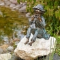 Bronzefigur "Til mit Mundharmonika" auf Rosario-Findling