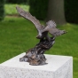 Bronzeskulptur "Adler auf Felsvorsprung"