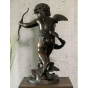 Rückansicht der Bronzefigur "Amor - Gott der Liebe"