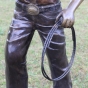 Bronzeskulptur "Junges Cowgirl mit Lasso"