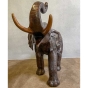 Frontansicht der Bronzeskulptur "Fröhlicher Elefant"