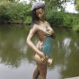 Bronzeskulptur "Junger Frauenakt mit Krug" als Wasserspeier