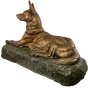 Schräge Rückansicht der Bronzeskulptur "Deutscher Schäferhund"