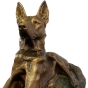 Nahansicht der Bronzeskulptur "Deutscher Schäferhund"