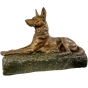 Seitenansicht der Bronzeskulptur "Deutscher Schäferhund"