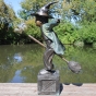 Bronzeskulptur "Zaubererjunge auf Besen"