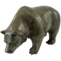 Frontansicht der Bronzefigur "Bär Grün"