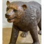 Nahansicht der Bronzeskulptur "Großer Braunbär"