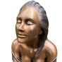 Bronzeskulptur "Linda sitzt in der Sonne"