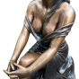 Bronzeskulptur "Linda sitzt in der Sonne"