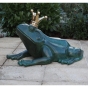Bronzeskulptur "Froschkönig als Wasserspeier"