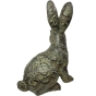 Rückansicht der Bronzeskulptur "Schauender Hase"