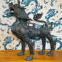 Einzelansicht der Bronzeskulptur "Chinesische Fu-Hunde"