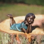 Bronzeskulptur "Mädchen Heidi mit Hand am Kinn