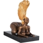 Seitenansicht der Bronzeskulptur "Sphinx mit Goldhelm"