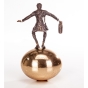 Edition Strassacker Bronzeskulptur "Balance auf goldenem Ei" von Vitali Safronov