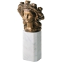 Frontansicht der Bronzeskulptur "Flora"