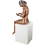 Frontansicht der Bronzeskulptur "Online-Romanze "Lady"