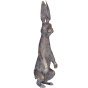 Frontansicht der Bronzefigur "Aufmerksamer Hase"